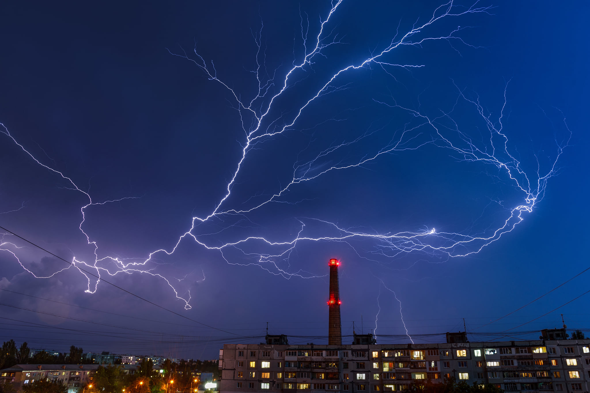 Молнии сверкали одна за другой - фото: fb Фотограф Александр Поздняков