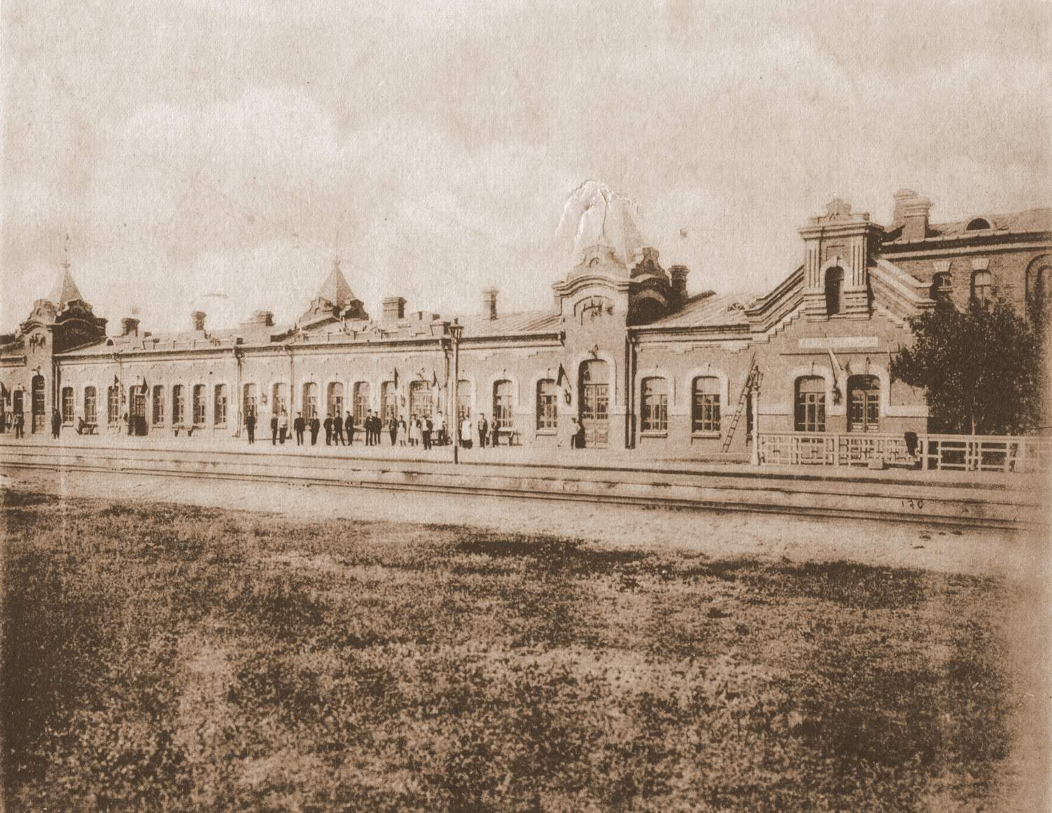 Так раньше выглядел вокзал "Запорожье-2" - фото: facebook.com/The.Architecture.Museum.of.Zaporizhzhia