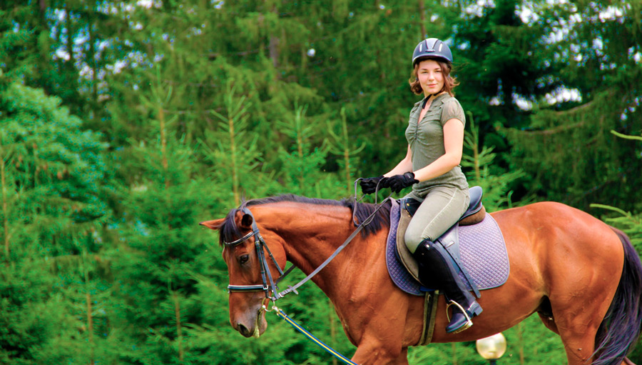 Конные прогулки - фото: hutir.org