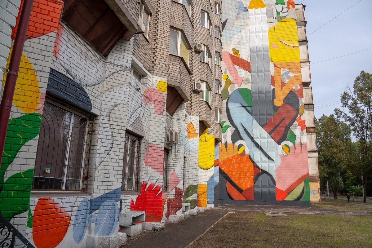 На стене здания нарисовали новый мурал / фото: zaporizhzhia.city