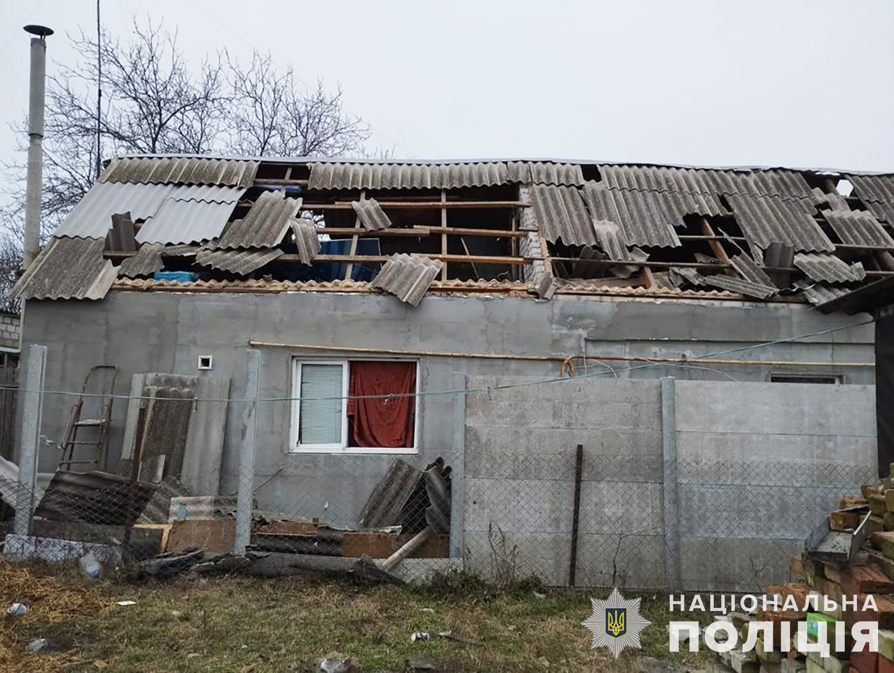 Внаслідок обстрілів пошкоджені десятки будинків - || фото: zp.npu.gov.ua