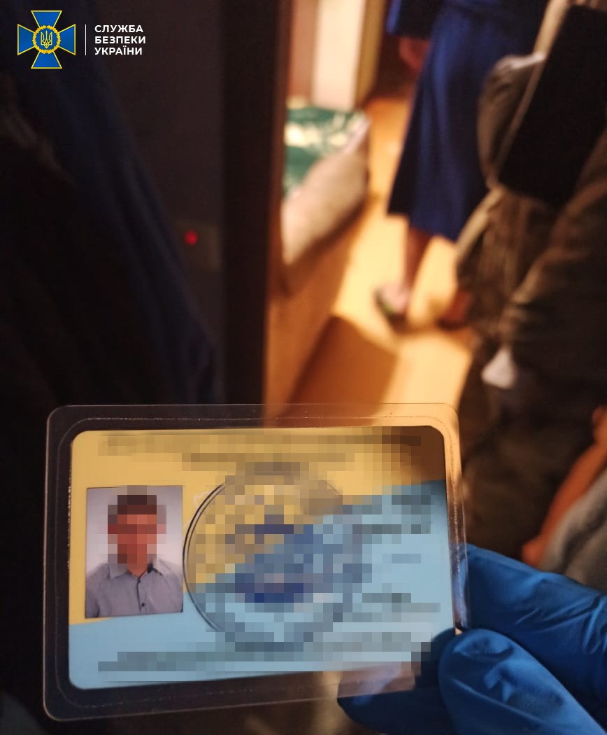 "Депутатам" и "головам" обещали удостоверения  / фото: СБУ