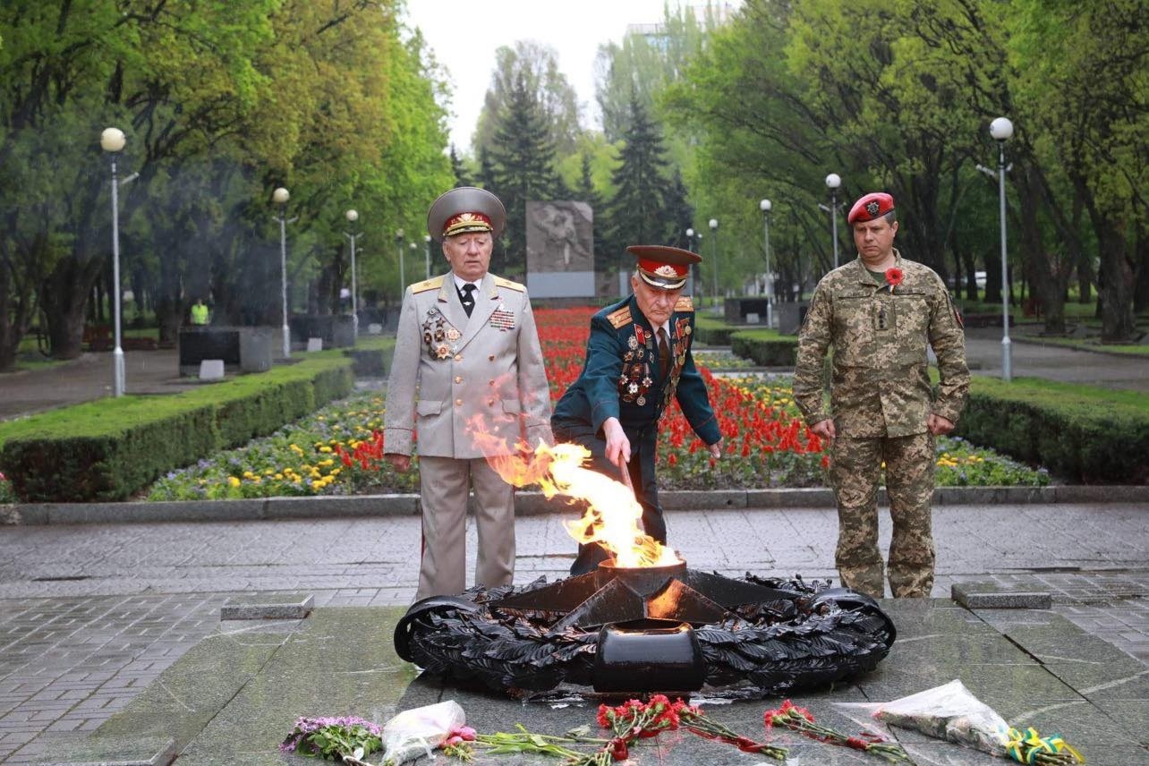 В Запорожье зажгли "Огонь памяти" - фото: zp.gov.ua