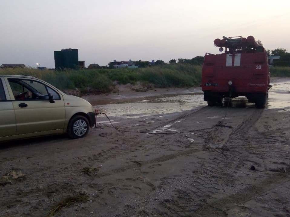 Погода не радует курортников - фото: ГСЧС