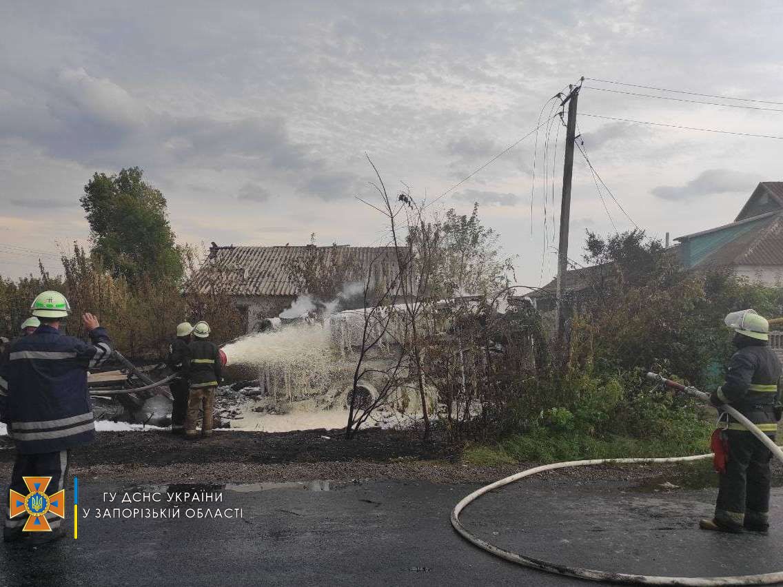 Спасетили потушили автомобиль - фото: ГСЧС