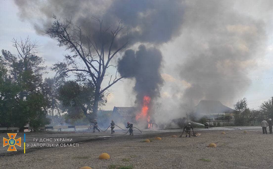 В Запорожской области вспыхнул бензовоз - фото: ГСЧС