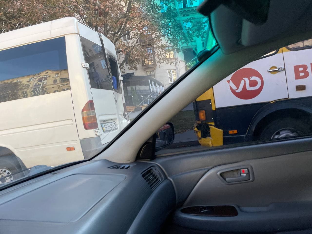 Авария на центральном проспекте - фото: vgorode.ua