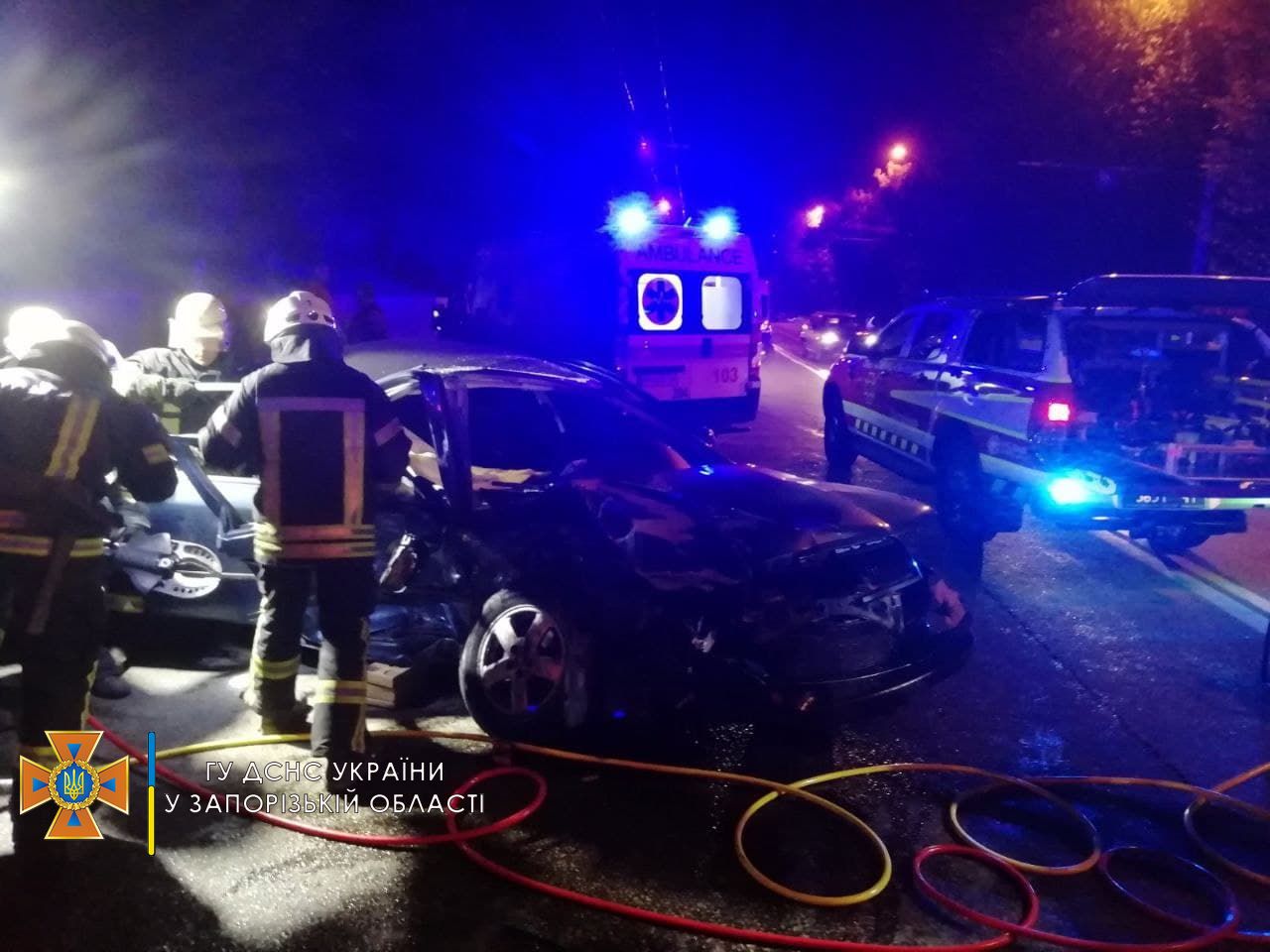 В Запорожье произошло ДТП - фото: ГСЧС