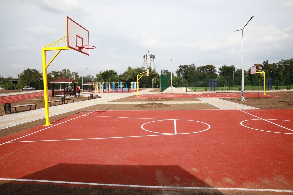 Баскетбольная площадка - фото: zoda.gov.ua