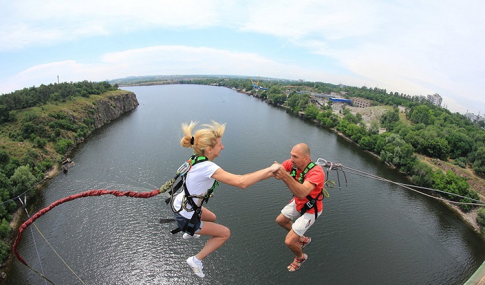 Прыжки с моста / фото: life.bodo.ua
