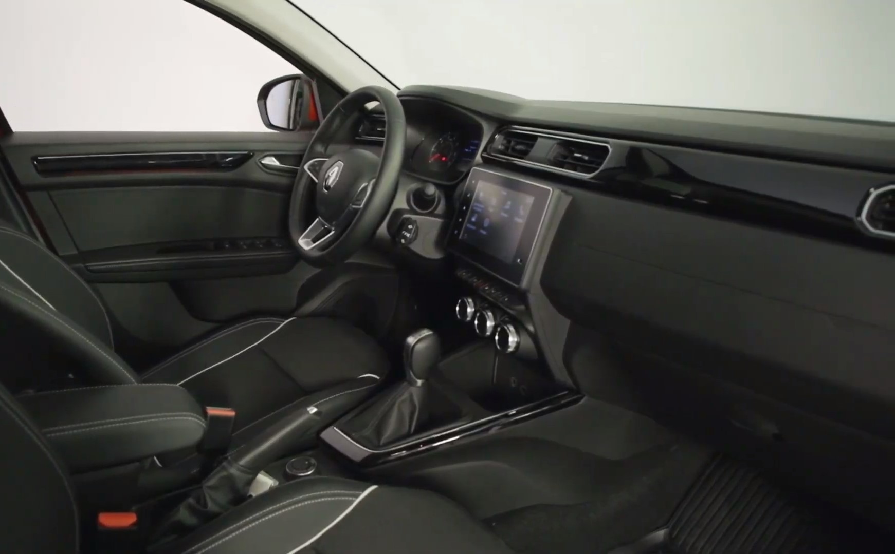 Салон Рено Аркана / фото: autocentre.ua