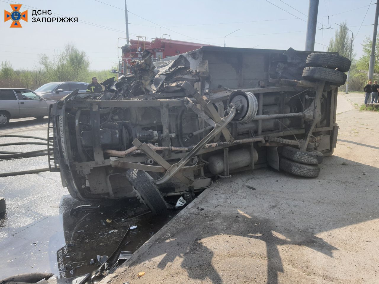 Моторошна ДТП в Запоріжжі: працювали поліція, медики та рятувальники - || фото: t.me/gu_dsns_zp