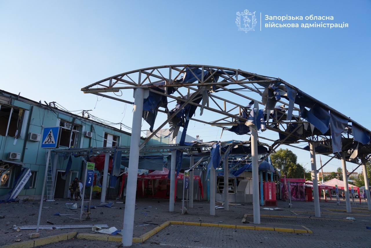 У Запоріжжі на місці зруйнованого під час російського авіаудару автовокзалу створять тимчасовий фото 1