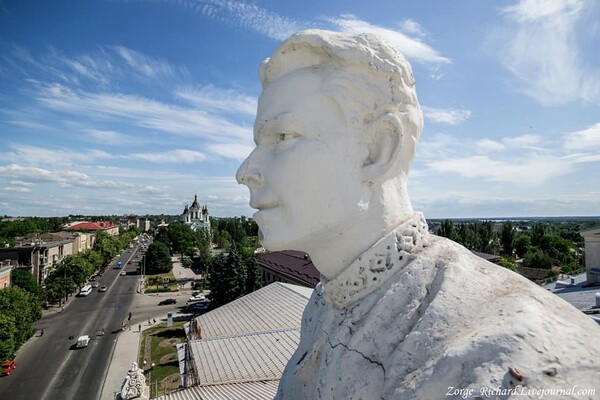 История Запорожья: Муза, живущая на крыше театра Магара фото 3