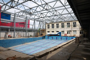 Медкабинет и зал для разминки: на Победе реконструируют открытый бассейн фото 3