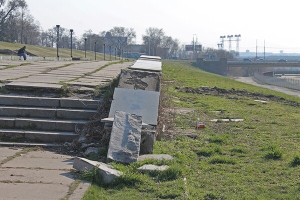 Ура: на Запорожской площади убрали позорные ступеньки (фото) фото 2