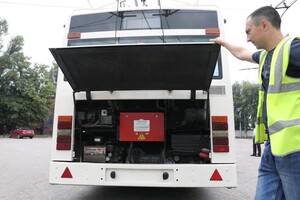 Еще один: в Запорожье приехал европейский троллейбус (фото) фото 5