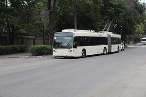 Еще один: в Запорожье приехал европейский троллейбус (фото) фото 13