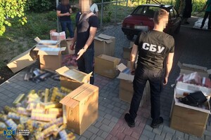 Продавали поддельный российский товар: в Запорожье задержали нелегальных &quot;сигаретчиков&quot; фото 6