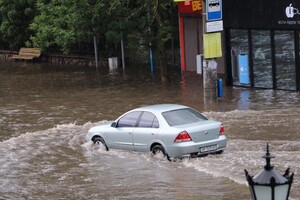 Четырехмесячная норма за ночь: Бердянск затопило после сильного ливня (фото) фото 1