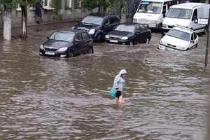 Четырехмесячная норма за ночь: Бердянск затопило после сильного ливня (фото) фото 14