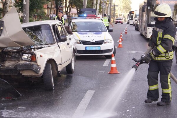 Серьезное ДТП: на Украинской столкнулись три машины (фото) фото 2