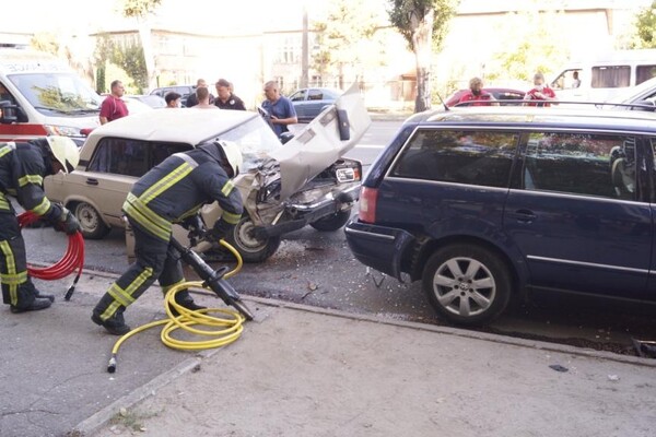 Серьезное ДТП: на Украинской столкнулись три машины (фото) фото 5