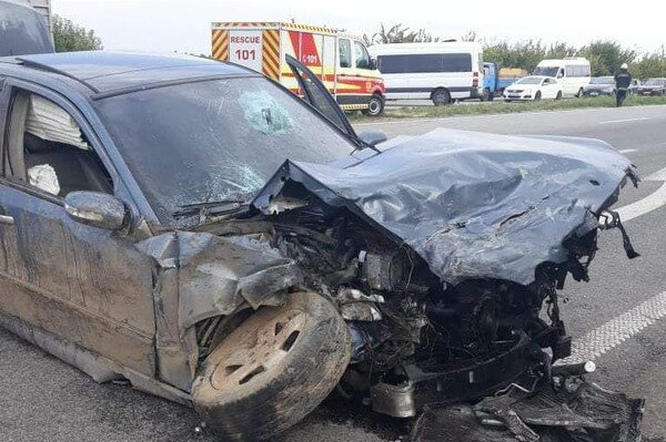 Авто в хлам: под Запорожьем в ДТП пострадали шесть человек фото