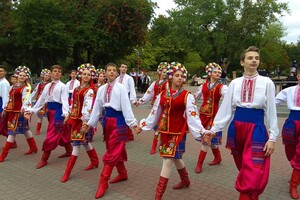 С песнями и танцами: в Запорожье прошел фестиваль консервации фото 13