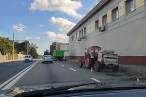 У дороги перед плотиной ДнепроГЭС снесли здание: что строят фото