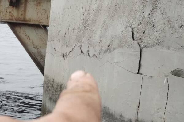 Будем не рыбу, а машины ловить: недостроенные мосты Запорожья начали рассыпаться (фото) фото 3