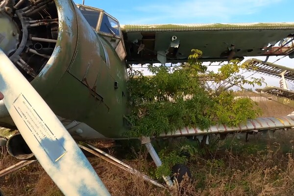 Необычное место: как выглядит &quot;кладбище&quot; самолетов под Запорожьем (видео) фото 6