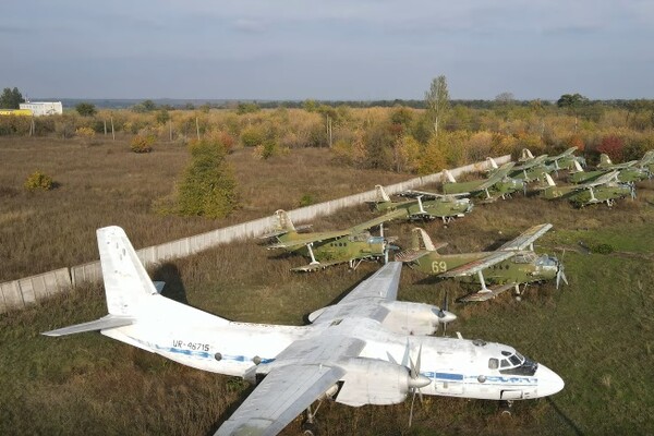 Необычное место: как выглядит &quot;кладбище&quot; самолетов под Запорожьем (видео) фото 7