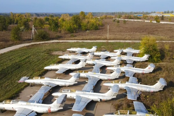 Необычное место: как выглядит &quot;кладбище&quot; самолетов под Запорожьем (видео) фото 12
