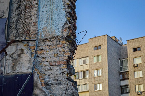 Разбирают по кирпичам: на Правом берегу здание ДК превратилось в руины фото 5