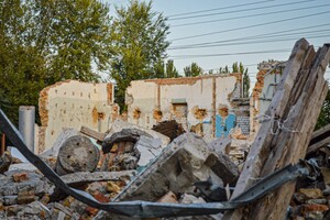 Разбирают по кирпичам: на Правом берегу здание ДК превратилось в руины фото 6