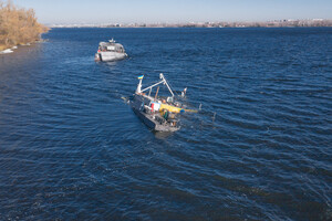 Посмотрите с высоты: как выглядит затонувшая около Запорожья баржа (фото, видео) фото 4