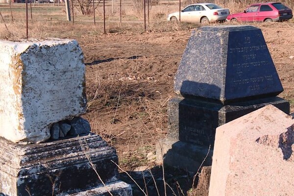 В Гуляйполе фермер вспахал старинное &quot;Еврейское кладбище&quot;: полиция начала расследование фото 3