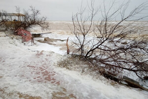 Затопленные базы и разрушенная набережная: что натворил шторм в Кирилловке фото 7