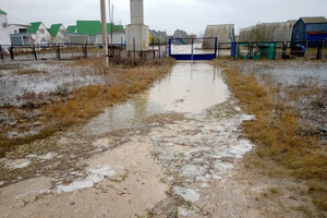 Затопленные базы и разрушенная набережная: что натворил шторм в Кирилловке фото 10