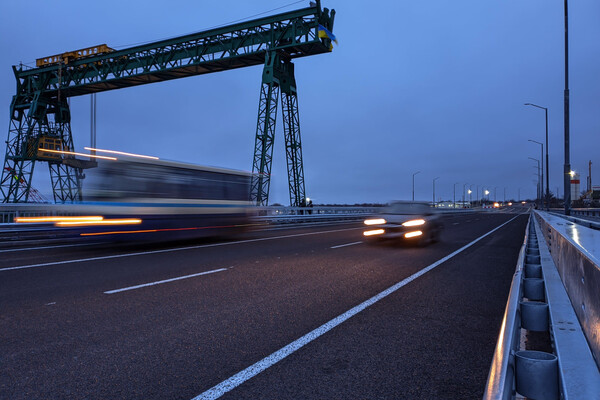 Пользуется спросом: на запорожском мосту кипит жизнь (фото) фото 14