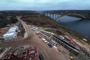 Пользуется спросом: на запорожском мосту кипит жизнь (фото) фото 16
