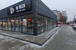Даже зона отдыха есть: на Бородинском появился новый торговый комплекс (фото) фото
