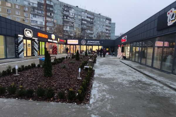 Даже зона отдыха есть: на Бородинском появился новый торговый комплекс (фото) фото 2