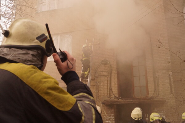 Все в дыму: в доме на Жуковского произошел пожар (фото) фото 8