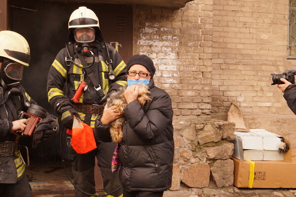 Все в дыму: в доме на Жуковского произошел пожар (фото) фото 12
