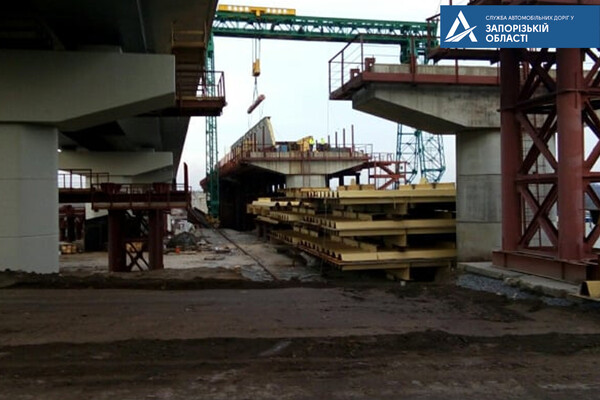 Работы продолжаются: на запорожских мостах приступили ко второй очереди строительства фото