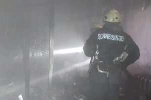 На Рекордной сгорел магазин стройматериалов: пожар тушили 34 спасателя (обновлено) фото 1