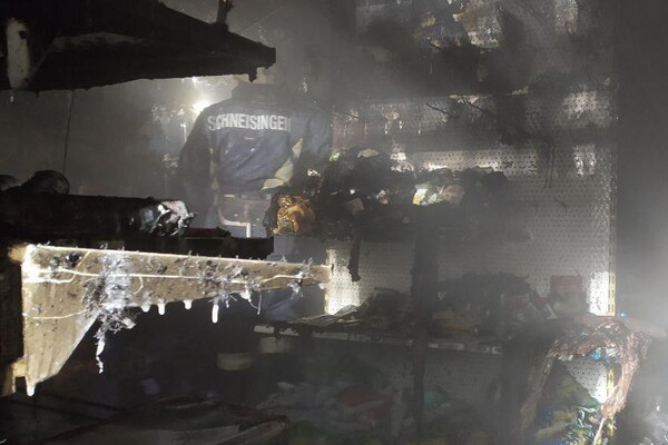 На Рекордной сгорел магазин стройматериалов: пожар тушили 34 спасателя (обновлено) фото 5
