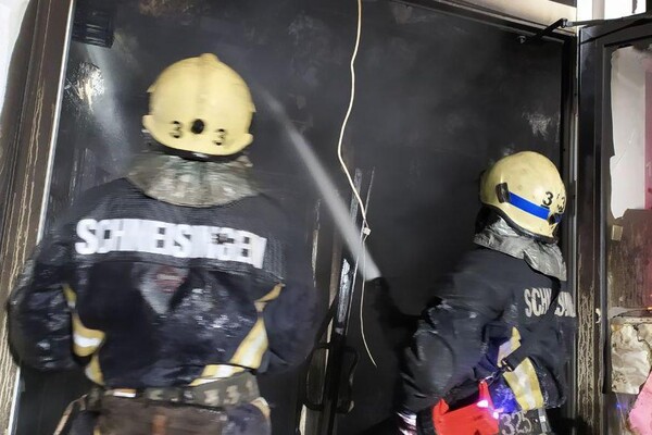 На Рекордной сгорел магазин стройматериалов: пожар тушили 34 спасателя (обновлено) фото 6